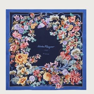 SALVATORE FERRAEGAMO 100% SILK SCARF
Still in box & plastic with tags attached